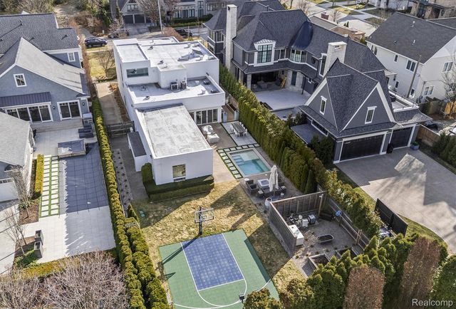 660 Dewey Street, Birmingham, MI 48009