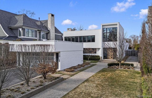 660 Dewey Street, Birmingham, MI 48009