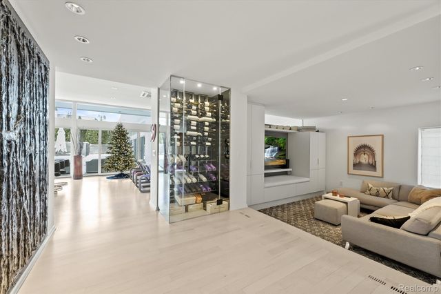 660 Dewey Street, Birmingham, MI 48009