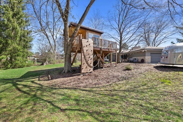 9432 Garden COURT, Hales Corners, WI 53130