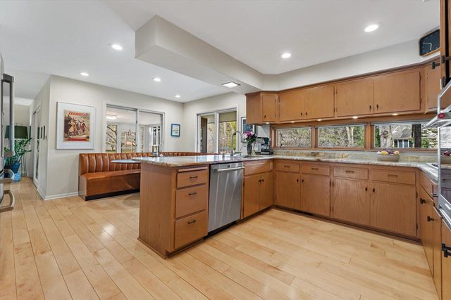 9432 Garden COURT, Hales Corners, WI 53130