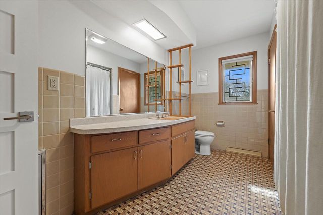 9432 Garden COURT, Hales Corners, WI 53130