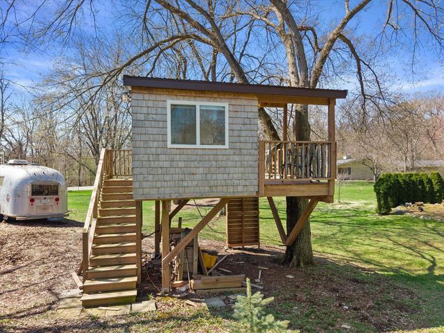 9432 Garden COURT, Hales Corners, WI 53130
