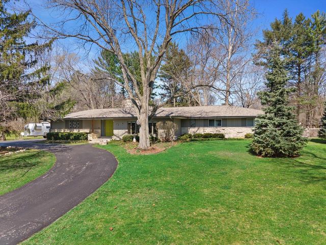 9432 Garden COURT, Hales Corners, WI 53130