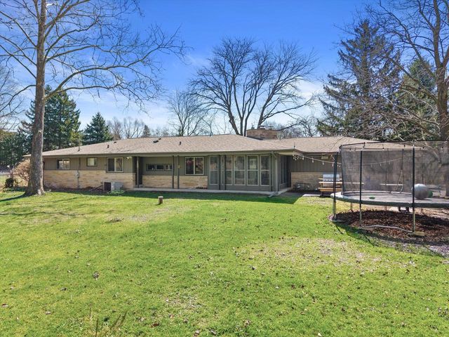 9432 Garden COURT, Hales Corners, WI 53130
