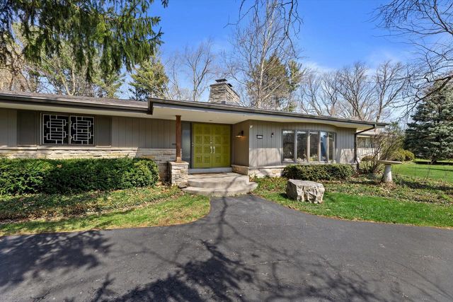 9432 Garden COURT, Hales Corners, WI 53130