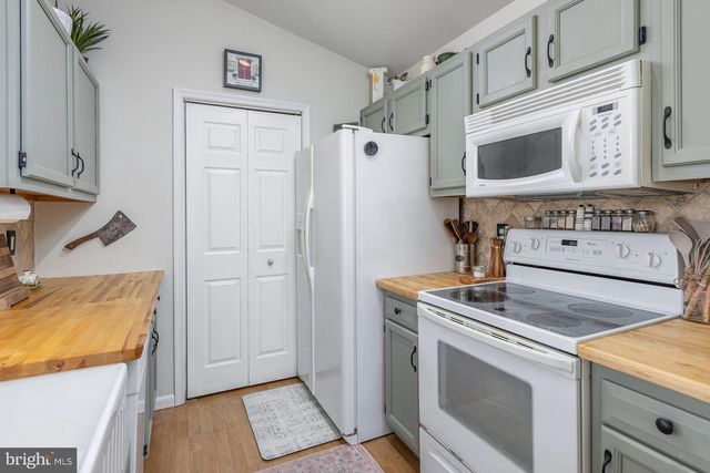 96 CRESTMONT DR, Mantua, NJ 08051