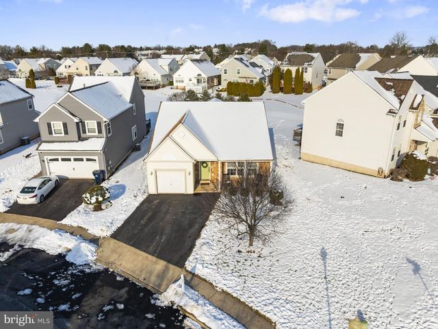 1 GLENEAGLES RD, Royersford, PA 19468