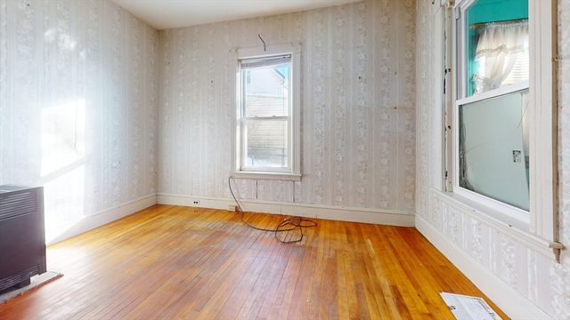 91 Fox St, Worcester, MA 01604