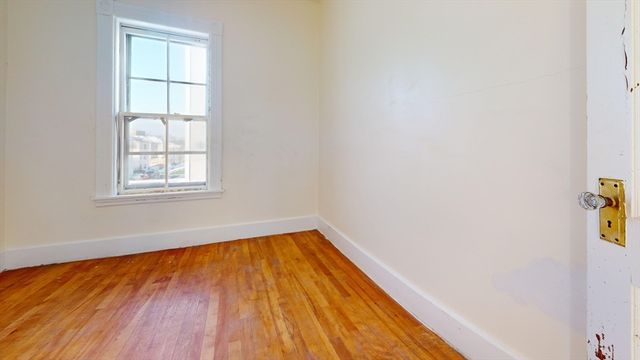 91 Fox St, Worcester, MA 01604