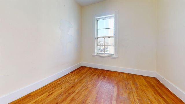 91 Fox St, Worcester, MA 01604