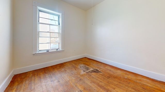 91 Fox St, Worcester, MA 01604
