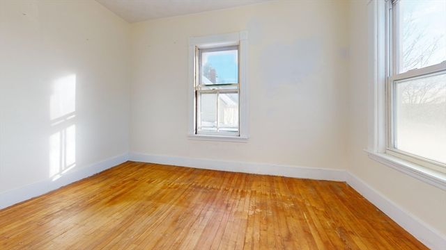 91 Fox St, Worcester, MA 01604