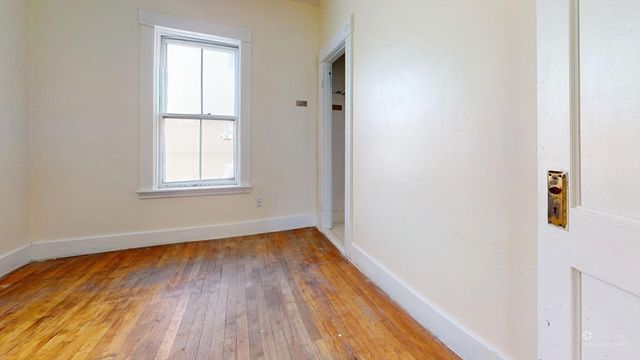 91 Fox St, Worcester, MA 01604