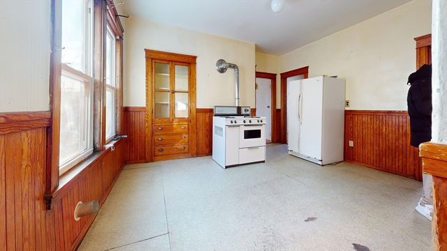 91 Fox St, Worcester, MA 01604