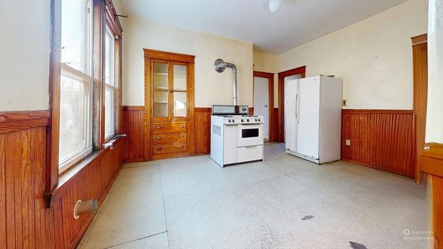 91 Fox St, Worcester, MA 01604