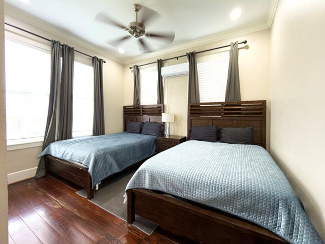 1613 Summer Street, Houston, TX 77007