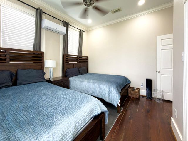 1613 Summer Street, Houston, TX 77007