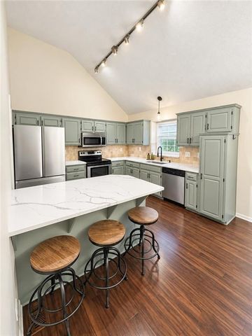 10430 N Tracy Avenue, Kansas City, MO 64155