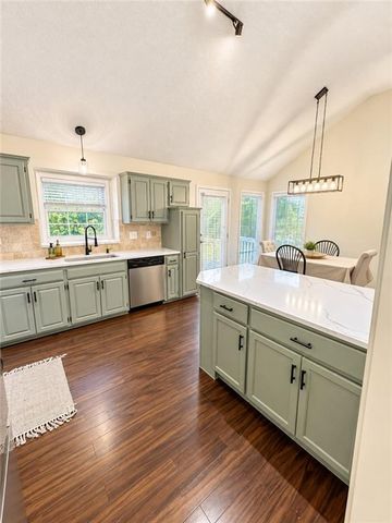 10430 N Tracy Avenue, Kansas City, MO 64155