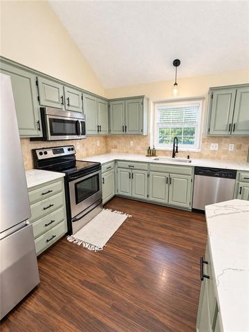 10430 N Tracy Avenue, Kansas City, MO 64155