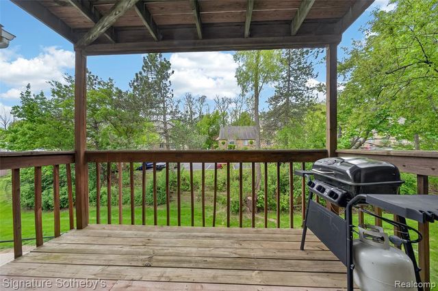 875 S Pontiac Trail B208, Walled Lake, MI 48390