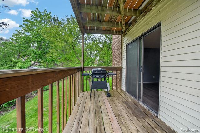 875 S Pontiac Trail B208, Walled Lake, MI 48390
