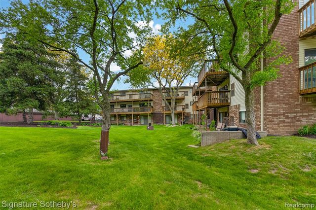 875 S Pontiac Trail B208, Walled Lake, MI 48390