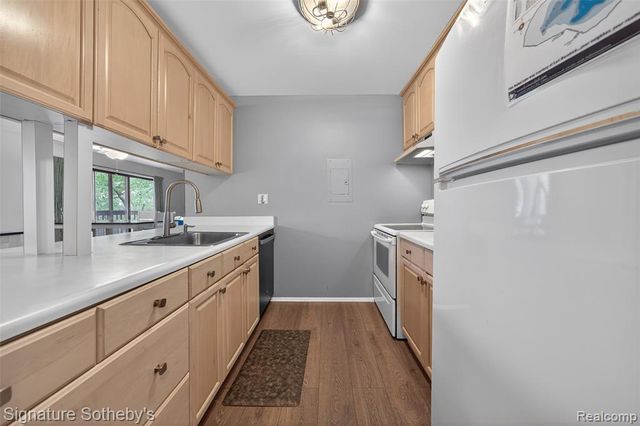 875 S Pontiac Trail B208, Walled Lake, MI 48390