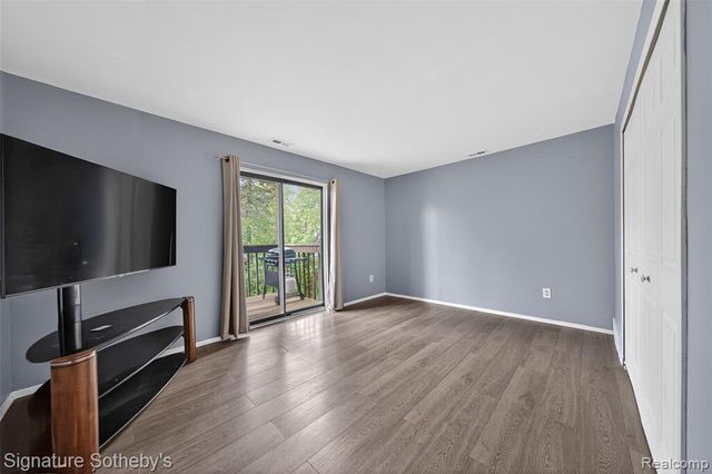 875 S Pontiac Trail B208, Walled Lake, MI 48390