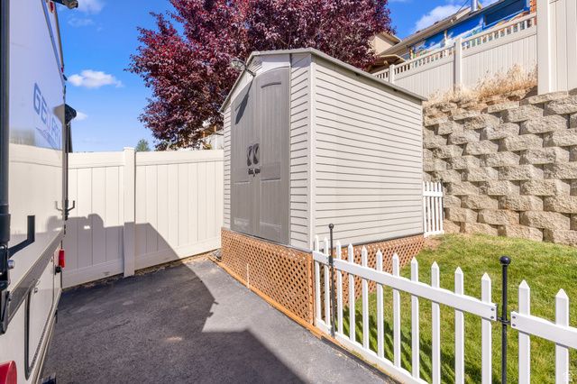 2005 E REDTAIL WAY, Layton, UT 84040