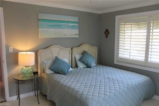 606 Park Shore DR, Naples, FL 34103