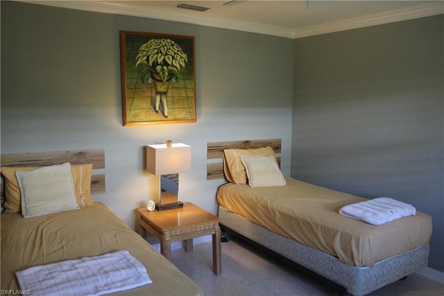 606 Park Shore DR, Naples, FL 34103