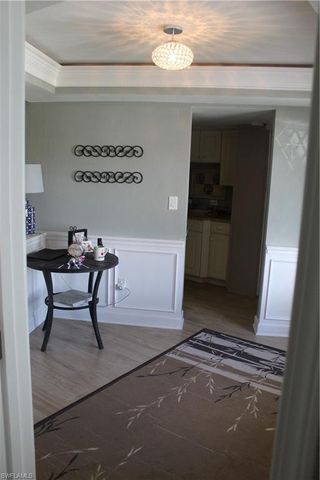 606 Park Shore DR, Naples, FL 34103