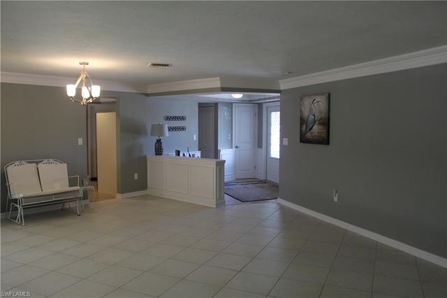 606 Park Shore DR, Naples, FL 34103