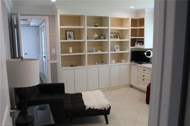 606 Park Shore DR, Naples, FL 34103