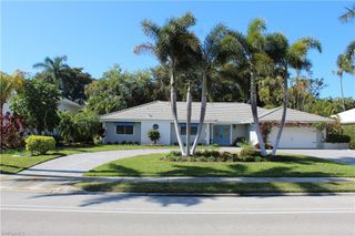 606 Park Shore DR, Naples, FL 34103