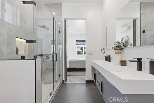 23143 Leonora, Woodland Hills (los Angeles), CA 91367