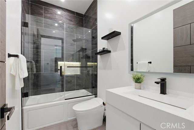 23143 Leonora, Woodland Hills (los Angeles), CA 91367