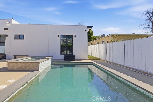 23143 Leonora, Woodland Hills (los Angeles), CA 91367