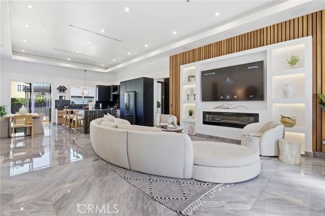 23143 Leonora, Woodland Hills (los Angeles), CA 91367