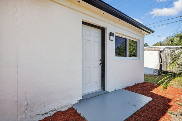 621 1st Street, Hialeah, FL 33010