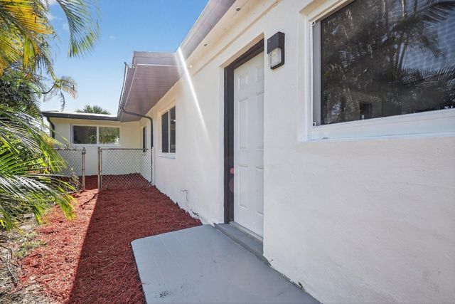 621 1st Street, Hialeah, FL 33010