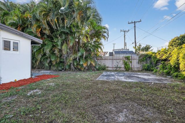 621 1st Street, Hialeah, FL 33010