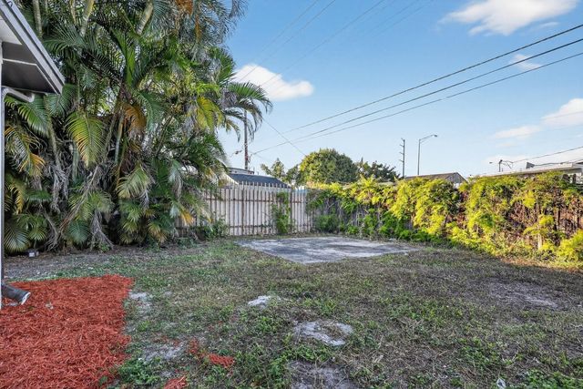 621 1st Street, Hialeah, FL 33010
