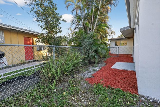 621 1st Street, Hialeah, FL 33010
