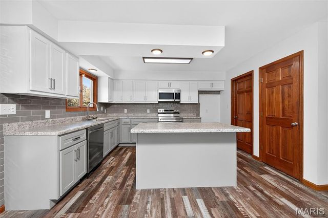 231 Hart Drive, St Clair, MO 63077