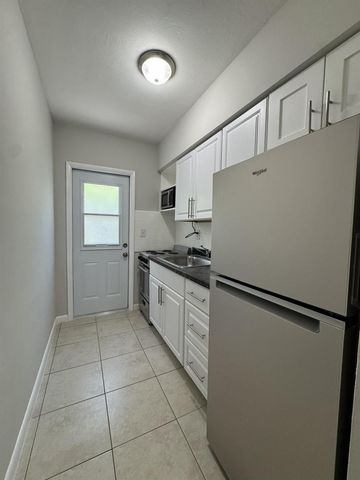 625 NE 14th Avenue 4, Fort Lauderdale, FL 33304
