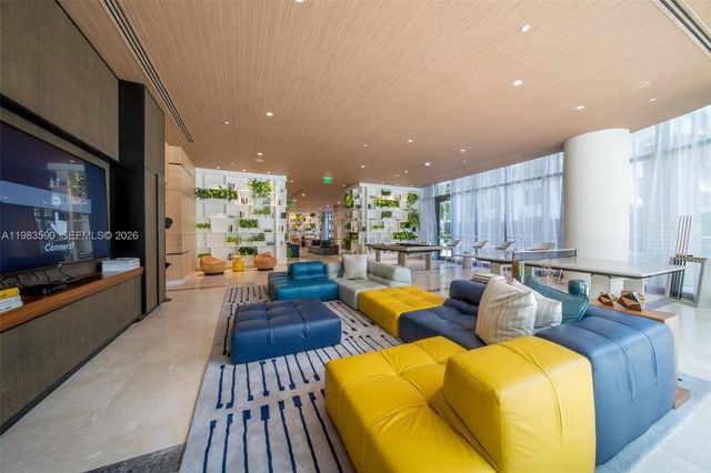 45 SW 9th St 3809, Miami, FL 33130