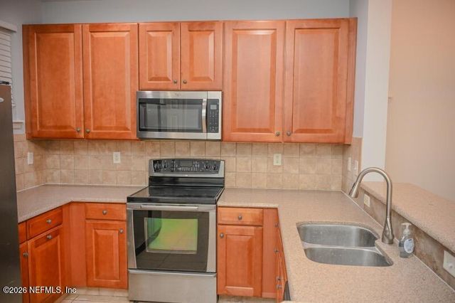 2391 WHITE SANDS Drive, Jacksonville, FL 32216